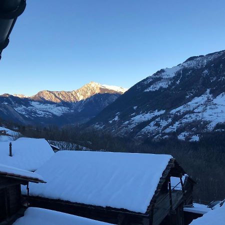 Grand Appartement Avec Terrasse A Chez-Les-Reuses Orsières Kültér fotó
